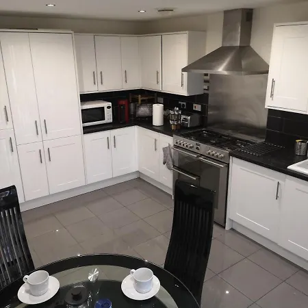 Nightingale Gardens - 4 Bed Detached House -