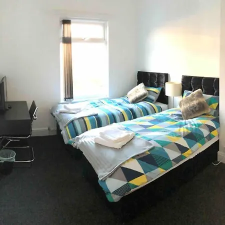 United View! 4/br House, Prime Location, Transport Holiday home *