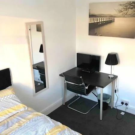 United View! 4/br House, Prime Location, Transport Holiday home Manchester