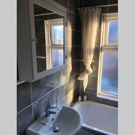Holiday home United View! 4/br House, Prime Location, Transport Manchester