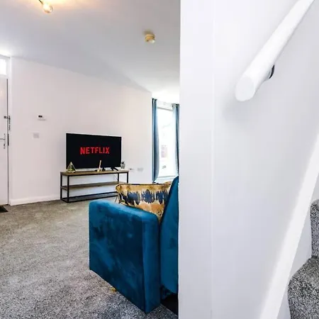3 Bedroom House Hosted By Mcr Dens