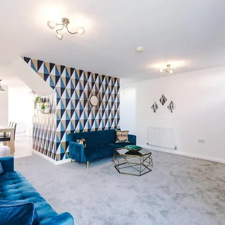 3 Bedroom House Hosted By Mcr Dens