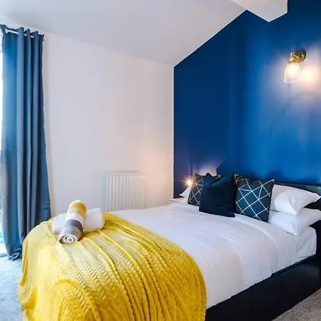 3 Bedroom House Hosted By Mcr Dens * مانشستر