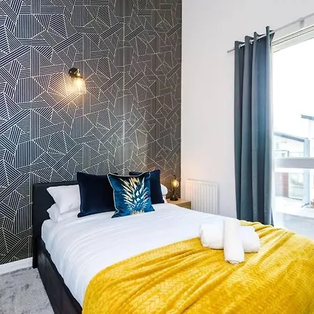 3 Bedroom House Hosted By Mcr Dens