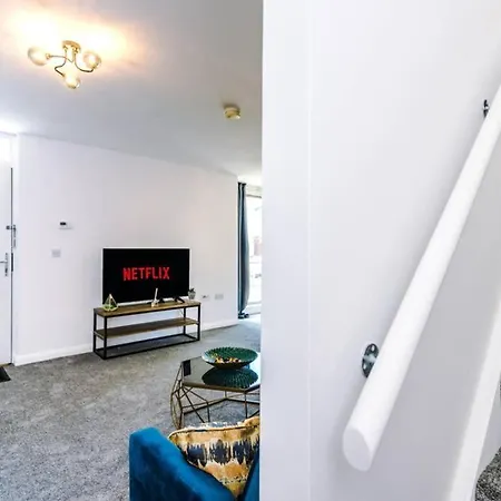 3 Bedroom House Hosted By Mcr Dens شقة *