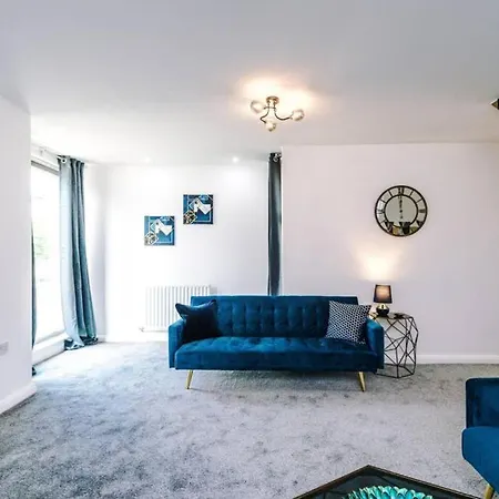 3 Bedroom House Hosted By Mcr Dens