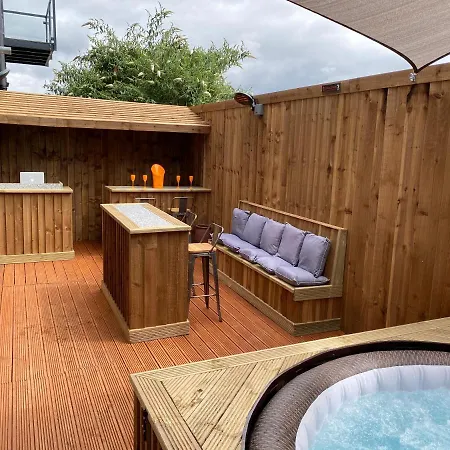 דירה Mason Street Sleeps 16