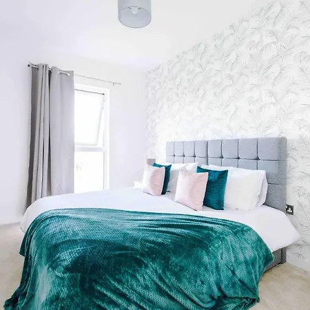 2 Bedroom Hosted By Mcr Dens Apartment *