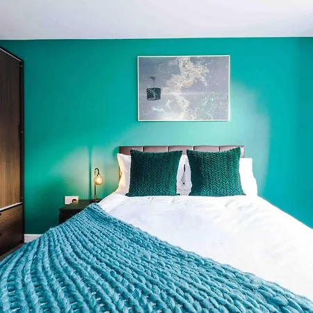 Holiday home 5 Bedroom House Hosted By Mcr Dens *