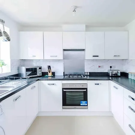 4 Bedroom House Hosted By Mcr Dens 펜션