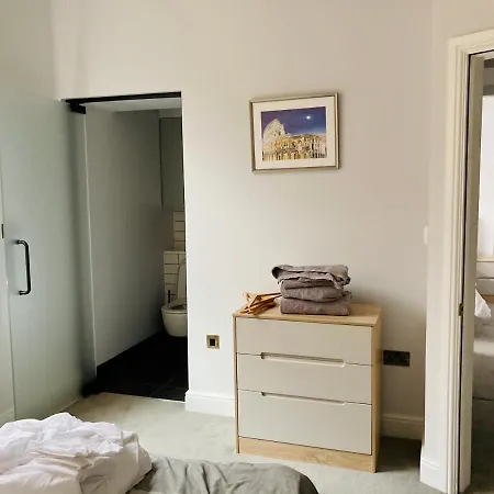 Апартаменты Central Stylish Contemporary *