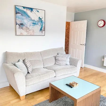 Stylish Loft With Parking - Two Bedroom - City Centre & Northern Quarter דירה *
