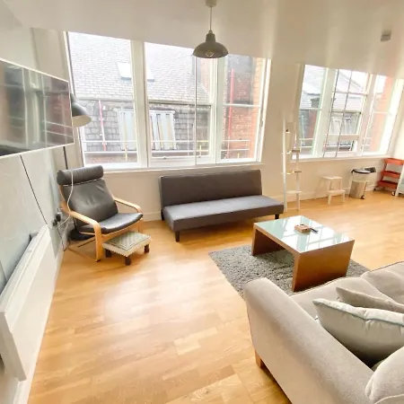 Stylish Loft With Parking - Two Bedroom - City Centre & Northern Quarter מנצ'סטר