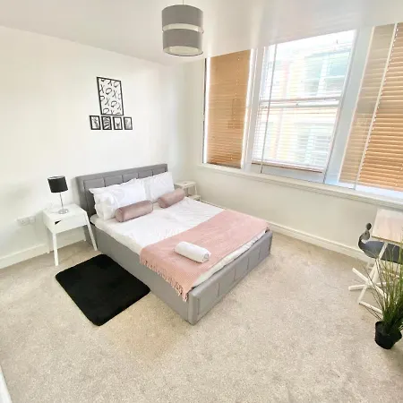 Stylish Loft With Parking - Two Bedroom - City Centre & Northern Quarter