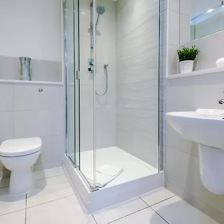 2 Bedroom Hosted By Halo Properties *