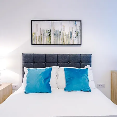 2 Bedroom Hosted By Halo Properties