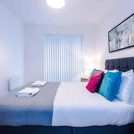 2 Bedroom Hosted By Halo Properties Apartment *