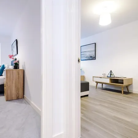2 Bedroom Hosted By Halo Properties * Manchester