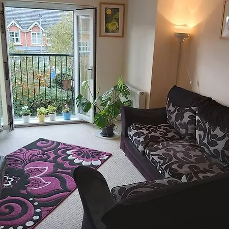 Nigh To Centre/arena/victoria/secure Parking Apartment