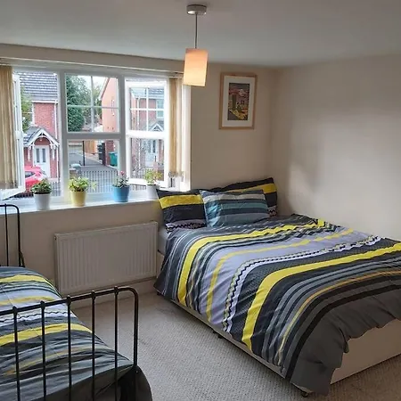 Nigh To Centre/arena/victoria/secure Parking Apartment *