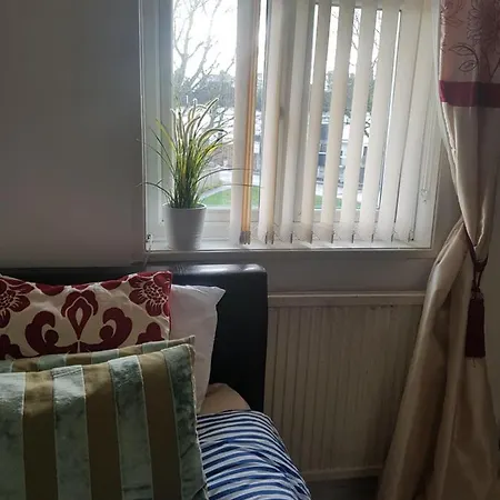 Homestay 8 Formby Road Salford