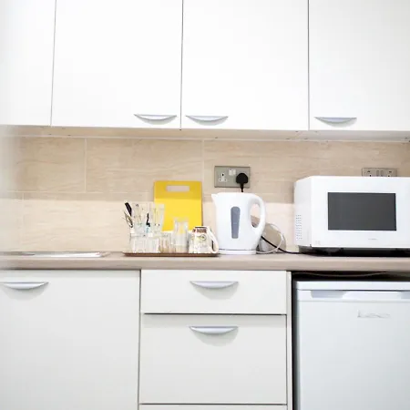 Apartment Ideally Situated Cosy Studio With Parking And Garden *
