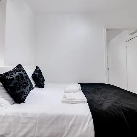 Apartment Ideally Situated Cosy Studio With Parking And Garden