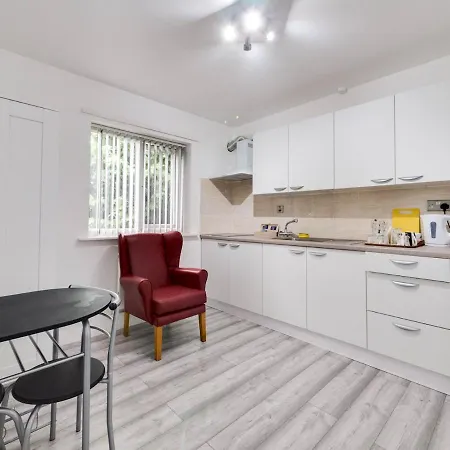 Apartment Ideally Situated Cosy Studio With Parking And Garden *