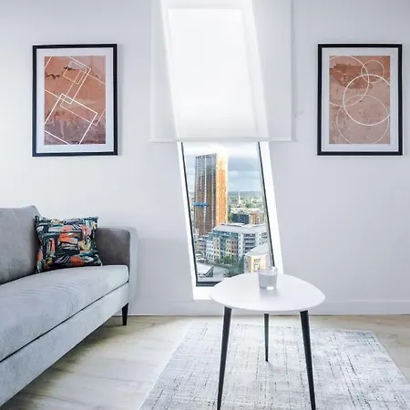 Hilltop Serviced - Deansgate Apartment