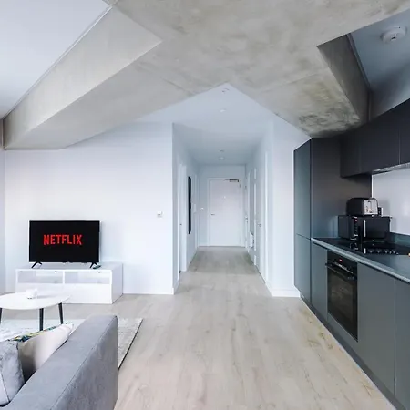 Hilltop Serviced - Deansgate Apartment *