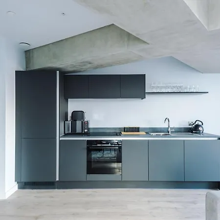Hilltop Serviced - Deansgate Apartment