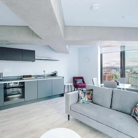 Hilltop Serviced - Deansgate Apartment