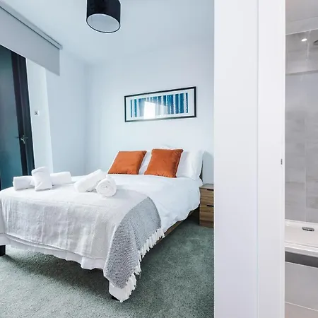 Hilltop Serviced - Deansgate Apartment *