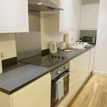 Modern & Bright Apt With Free Parking! - Sleeps 3 * מנצ'סטר