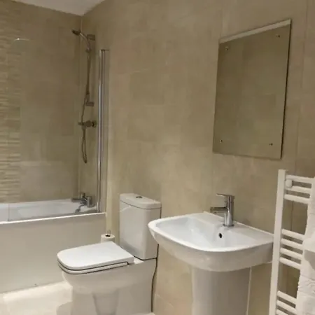 Modern & Bright Apt With Free Parking! - Sleeps 3 * Μάντσεστερ