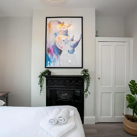 The Safari House - Your Ultimate Relaxation Destination * Manchester