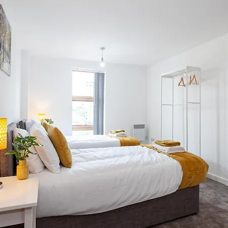 Apartment Luxury 2-bedroom 2-bathroom & Balcony Manchester