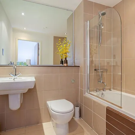 Apartment Luxury 2-bedroom 2-bathroom & Balcony *