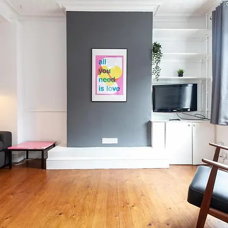 Chic 3 Bed House For Up To 6 People In The City Of