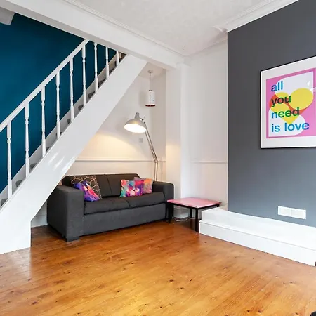 Chic 3 Bed House For Up To 6 People In The City Of Lägenhet