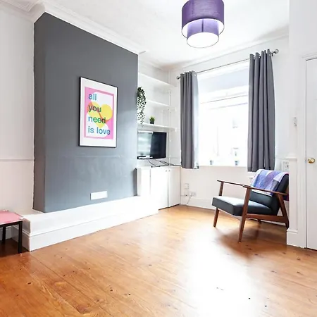 Chic 3 Bed House For Up To 6 People In The City Of