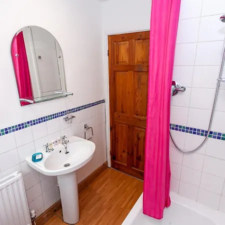Chic 3 Bed House For Up To 6 People In The City Of Lägenhet *