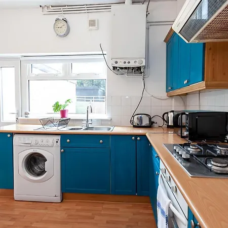 Chic 3 Bed House For Up To 6 People In The City Of Lägenhet