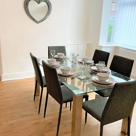 Дом отдыха Trafford/manchester Modern 3 Bedroom House Slps 8