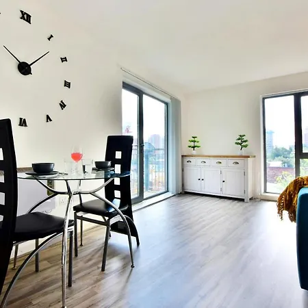 Budget Friendly With Twin Beds & Parking Apartment Manchester