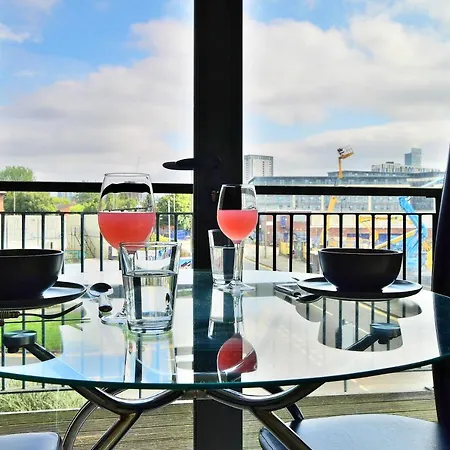 Budget Friendly With Twin Beds & Parking * Manchester