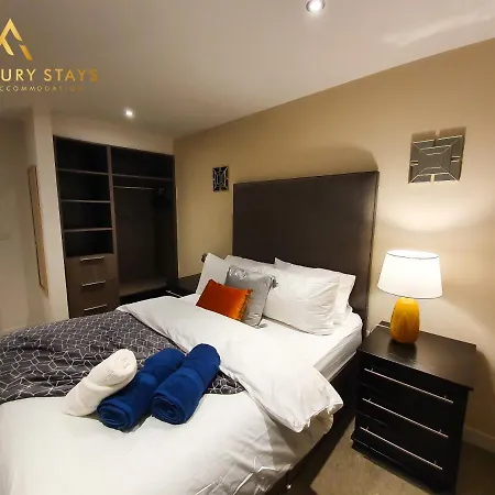 Fru Luxury Stays Serviced *simba* - 2 Bedroom Apartment, Sleeps 4. Gated Allocated Parking Apartmán