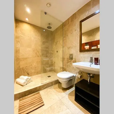 Luxury Penthouse City Centre Apartment *