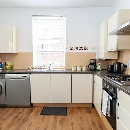 5 Bed House 15 Min From Manchester! With Free Parking! Holiday home Manchester
