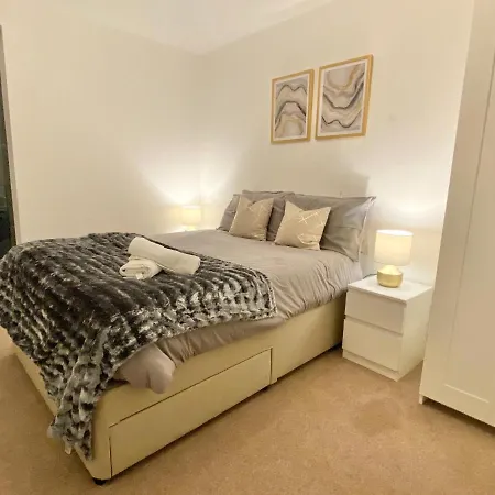 Modern Centre 2-bedroom *